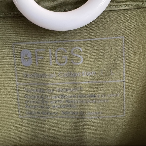 Figs Chisec Three-Pocket Scrub Top, Olive Green, Size L - Picture 5 of 7